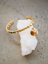 Load image into Gallery viewer, Arrow Spike Bangle, Gold
