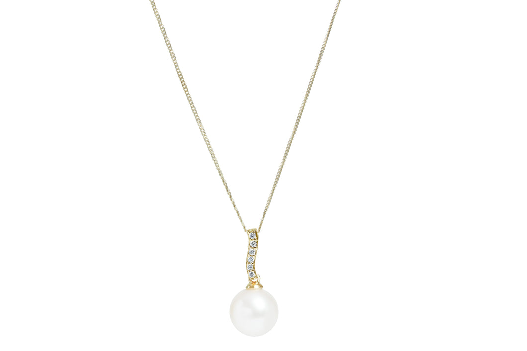 18ct Yellow Gold, White Pearl and Diamond Pendant