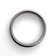 Load image into Gallery viewer, 18ct White Gold &amp; Black Rhodium, 6mm Flat Court Wedding Ring
