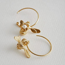 Load image into Gallery viewer, Flying Bee Pearl Hoop Earrings, Gold
