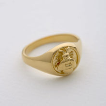 Load image into Gallery viewer, Honey Bee Signet Ring, Gold
